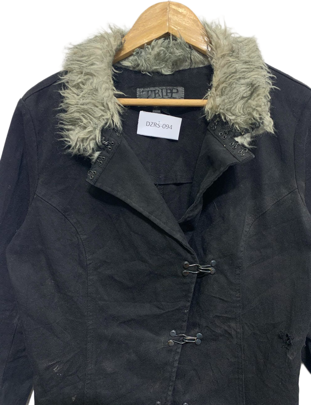 DZRS-094 ( Brand: TRIPP )